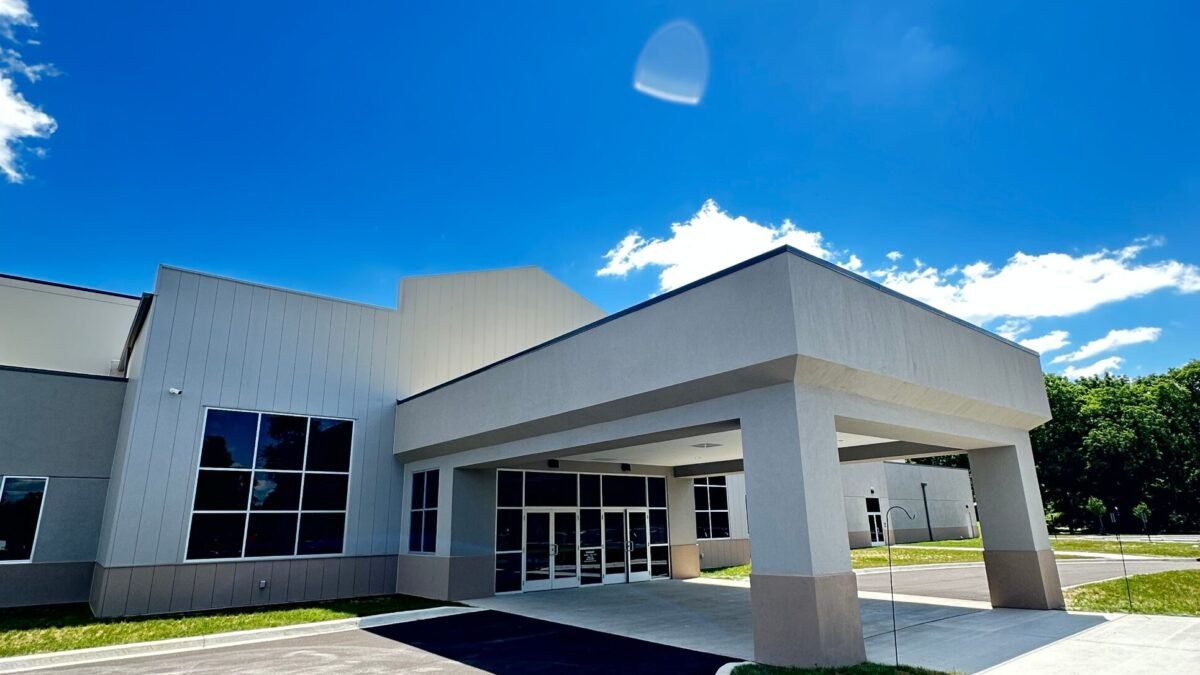 Covered entrance canopy and glass doors at Ninth & O Baptist Church in Louisville, Kentucky